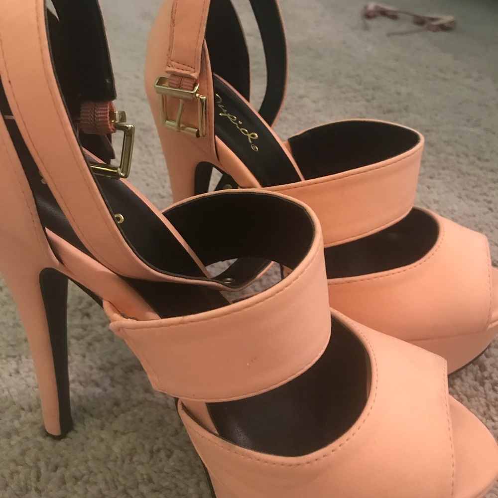 Peach/cream heels